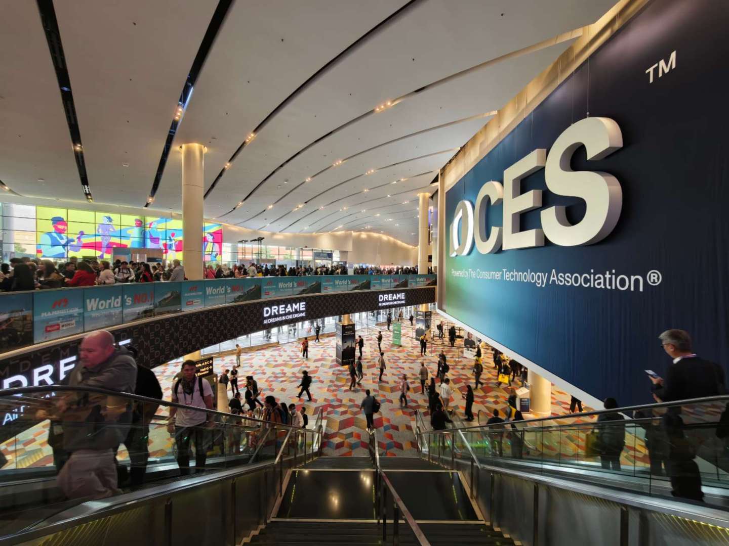 暴走2万步逛遍CES2026：9大方向最火中企霸场机器人全明星大乱斗